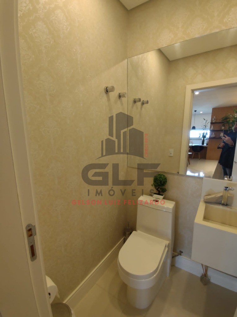 Apartamento Pronto Mobiliado em Itapema/SC no bairro Meia Praia. 193m², com 4 suítes e 3 vagas de garagem. Área de Lazer Completa. Investimento!