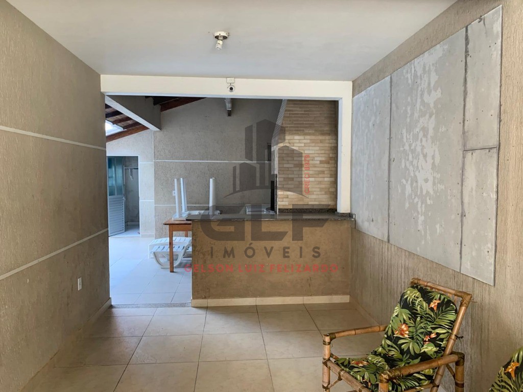 Casa Pronta a 580 metros do Mar em Itapema/SC, bairro Morretes, com 4 Qtos, aceito apartamento no negócio, possui piscina, pebolim, sinuca