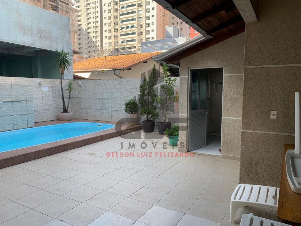Casa Pronta a 580 metros do Mar em Itapema/SC, bairro Morretes, com 4 Qtos, aceito apartamento no negócio, possui piscina, pebolim, sinuca