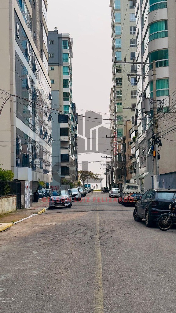 Apartamento Pronto de Alto Padrão Quadra Mar na cidade de Itapema/SC, no bairro Meia Praia, com 2 dormitórios sendo 1 Suíte e 2 Vagas de Garagem.