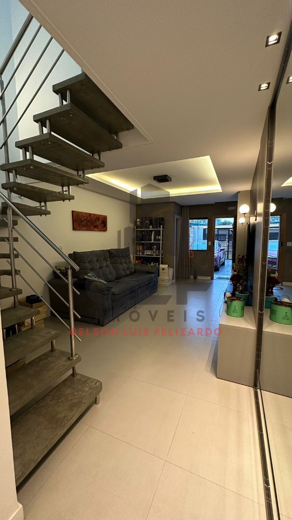 Sobrado Geminado Finamente Mobiliado em Itapema/SC no bairro Morretes, 95m² com 2 Suítes, Área gourmet com Churrasqueira e porcelanato. Ótimo Investi