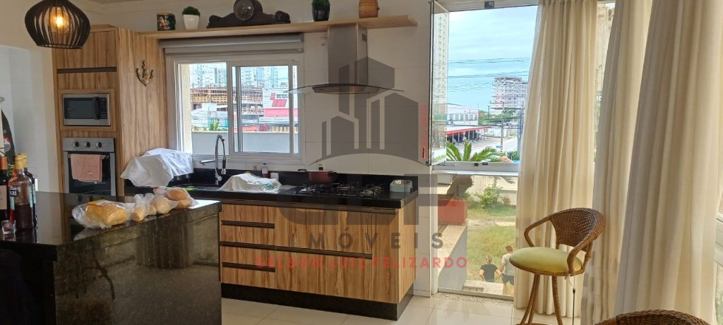 Apartamento Pronto Mobiliado em Porto Belo/SC no bairro Balneário Pereque, 3 Dormitórios/ 1 Suíte e 2 Vagas. Bem localizado a 500 Metros do Mar