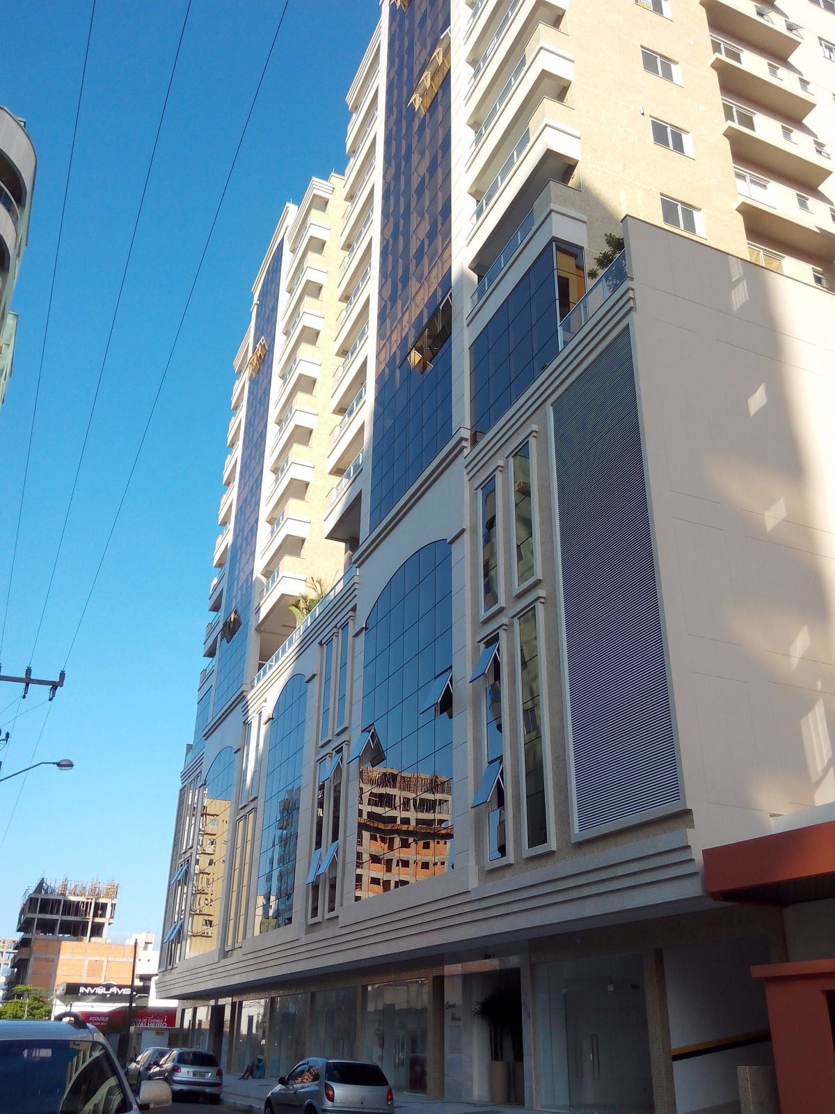 Apto Pronto Para Morar em Itapema, Meia Praia, com 120m² área privativa sendo, 3 suítes, 2 vagas de garagem, área de lazer completa