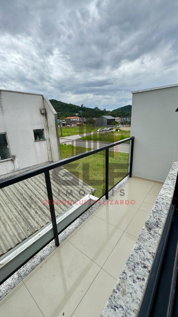 Casa Sobrado Geminado Pronto à venda na cidade de Itapema/SC no bairro Morretes, com 2 Suítes e 2 Vagas de Garagem. Bem Localizado