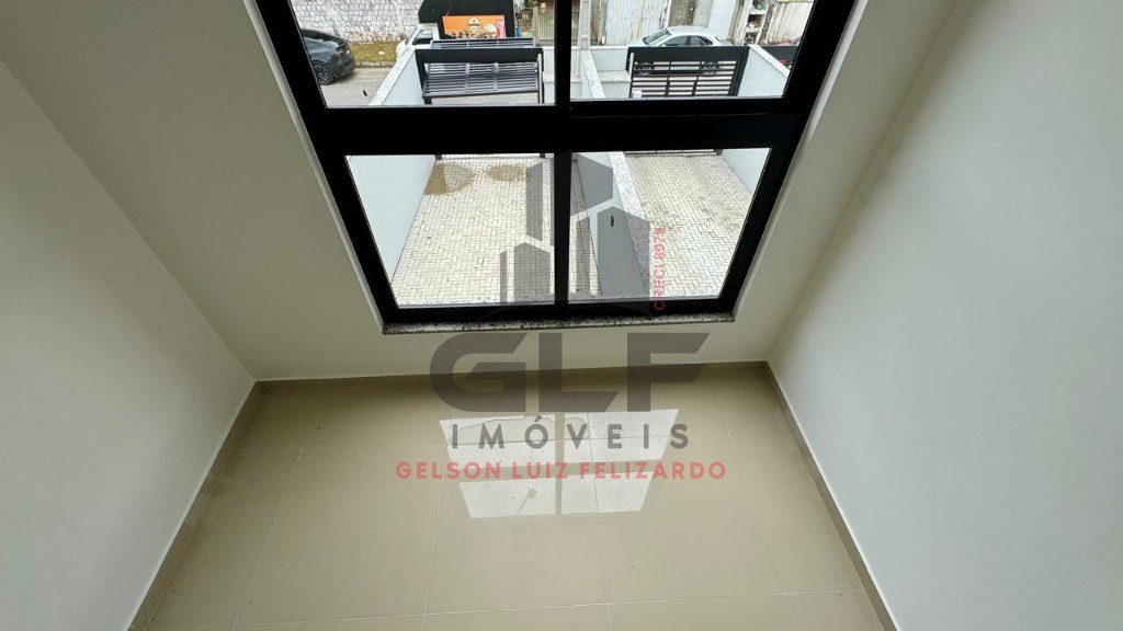 Casa Sobrado Geminado Pronto à venda na cidade de Itapema/SC no bairro Morretes, com 2 Suítes e 2 Vagas de Garagem. Bem Localizado