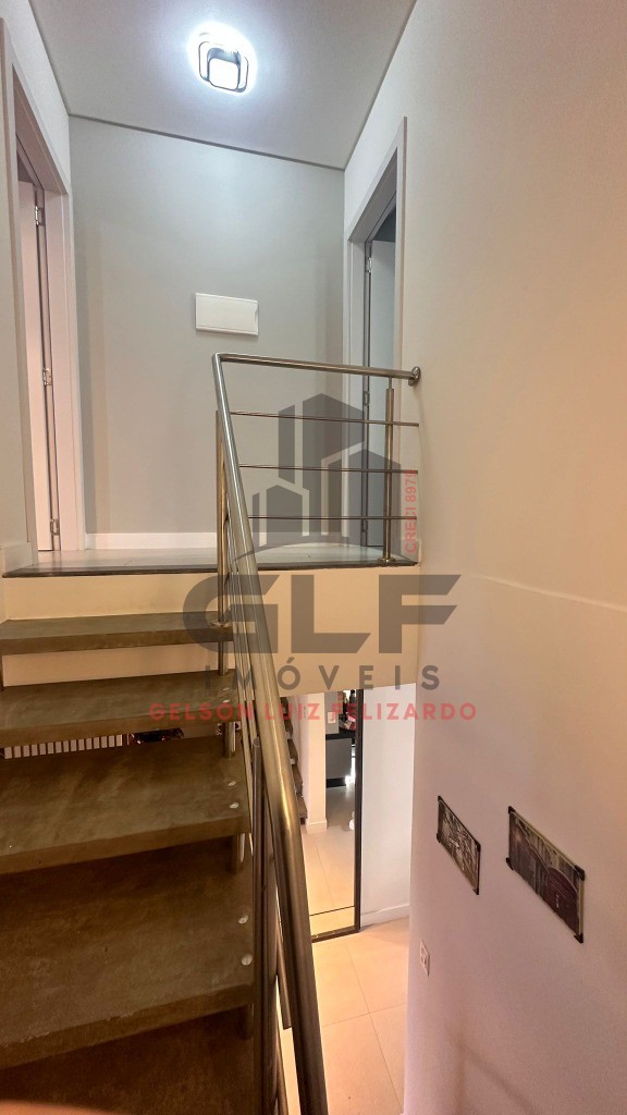 Sobrado Geminado Finamente Mobiliado em Itapema/SC no bairro Morretes, 95m² com 2 Suítes, Área gourmet com Churrasqueira e porcelanato. Ótimo Investi