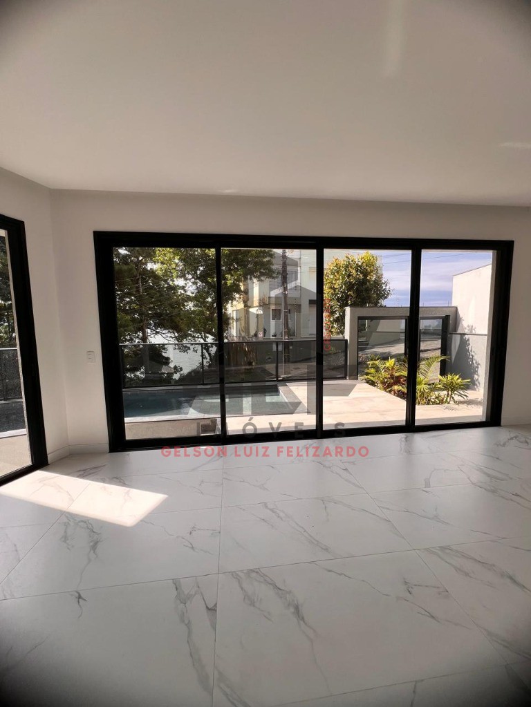 Casa de alto padrão em porto belo/sc com área privativa de 2