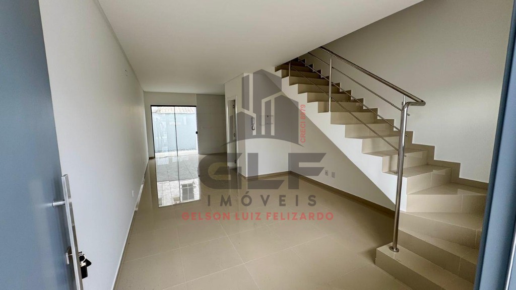 Casa Sobrado Geminado Pronto à venda na cidade de Itapema/SC no bairro Morretes, com 2 Suítes e 2 Vagas de Garagem. Bem Localizado