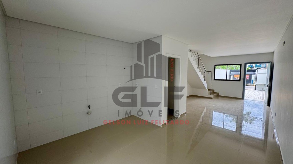 Casa Sobrado Geminado Pronto à venda na cidade de Itapema/SC no bairro Morretes, com 2 Suítes e 2 Vagas de Garagem. Bem Localizado