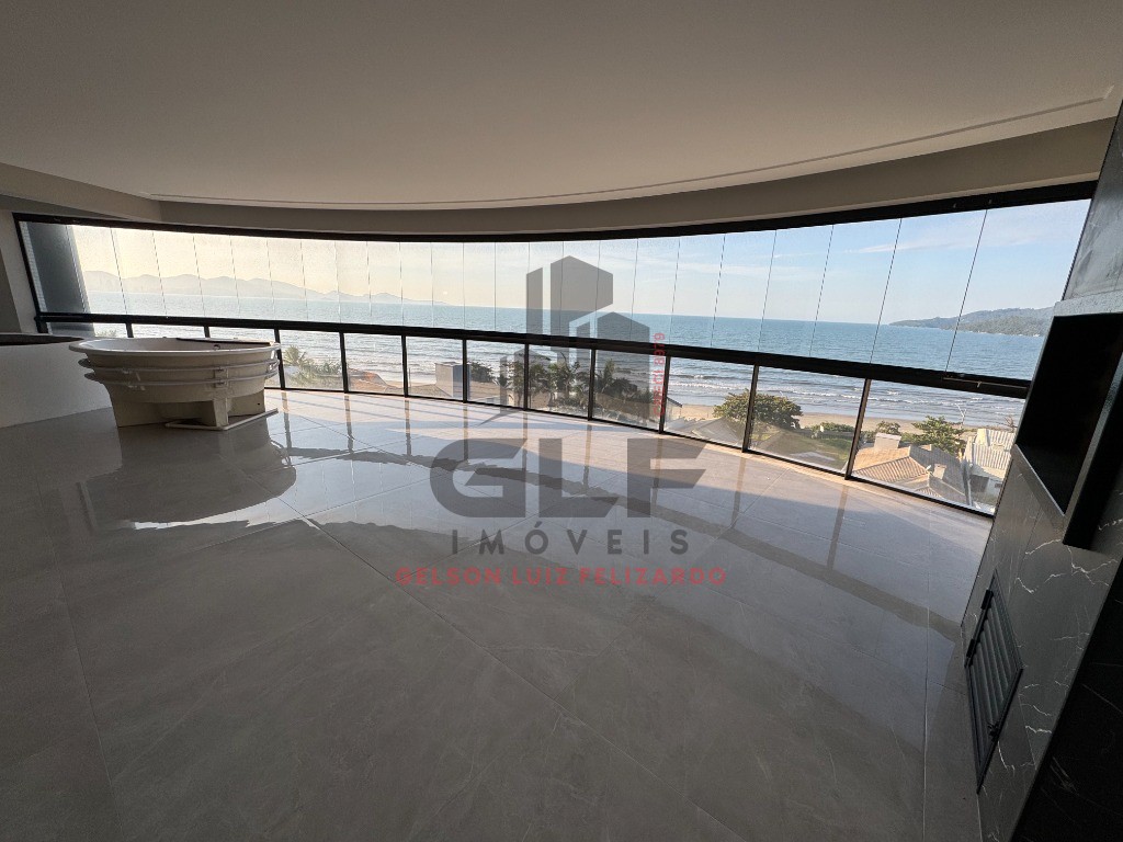 Apartamento Pronto Frente Mar em Porto Belo/SC no bairro Balneário Perequê, 4 suítes sendo 01 master e 3 Vagas de garagem. Bem localizado. Investir