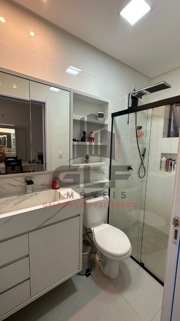 Sobrado Geminado Finamente Mobiliado em Itapema/SC no bairro Morretes, 95m² com 2 Suítes, Área gourmet com Churrasqueira e porcelanato. Ótimo Investi