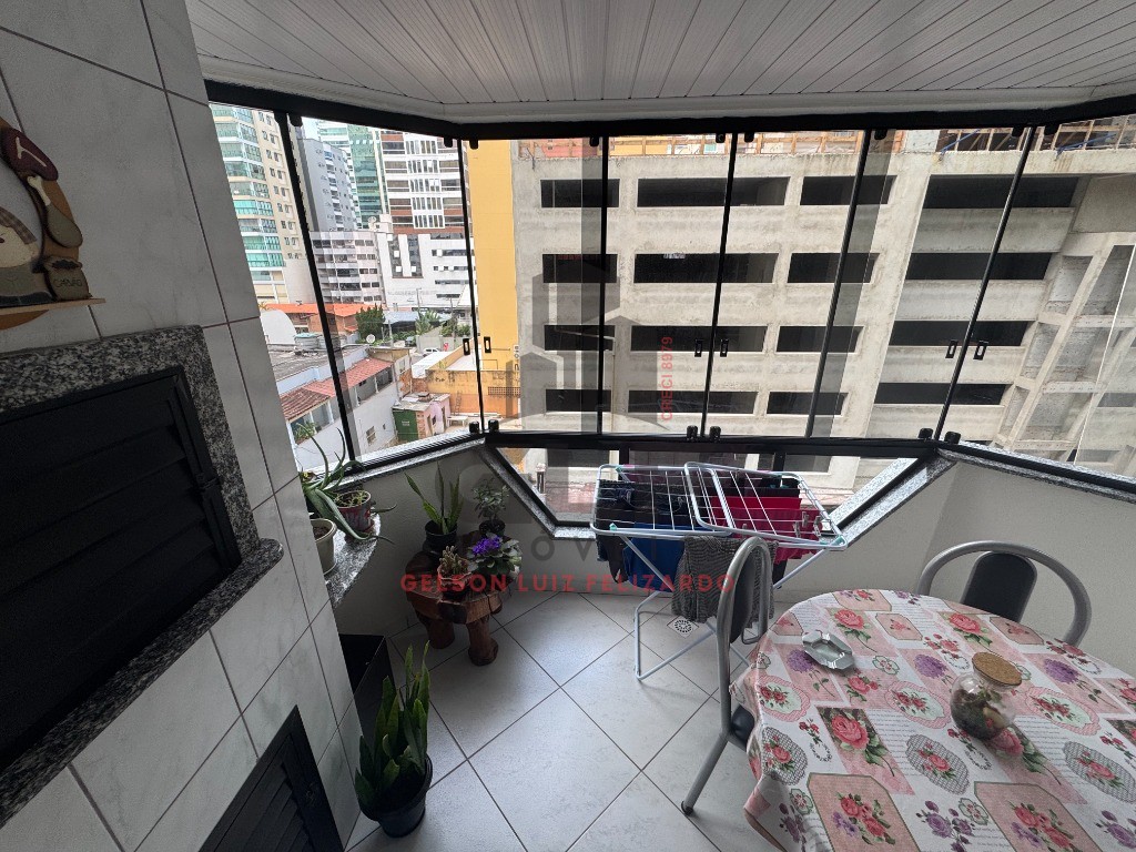 Apartamento Mobilaido Pronto para morar em Itapema/SC no bairro Meia Praia, 80m² com 2 Dormitórios/ 1suíte e 1 Vaga de garagem. Bem localizado.