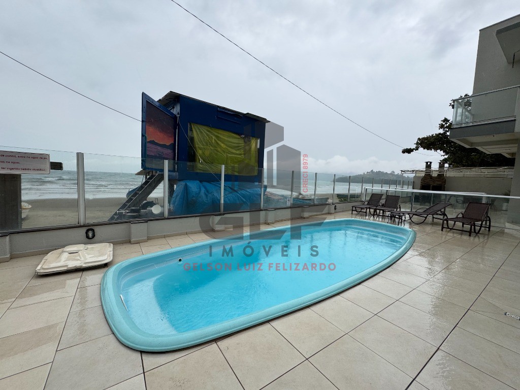Sobrado Pronto Alto Padrão Frente Mar à venda na cidade de Porto Belo/SC, Casa com 3 dormitórios/ 1 Suíte e 2 Vagas de Garagem. Bem Localizada