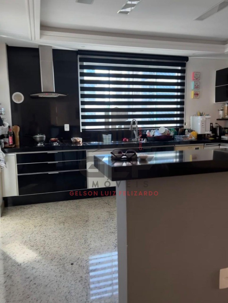 Apartamento Pronto de Alto Padrão na cidade de Itapema/SC no bairro Centro com 4Suítes e 2Vagas de Garagem. Localização Privilegiada em Frente ao Mar!