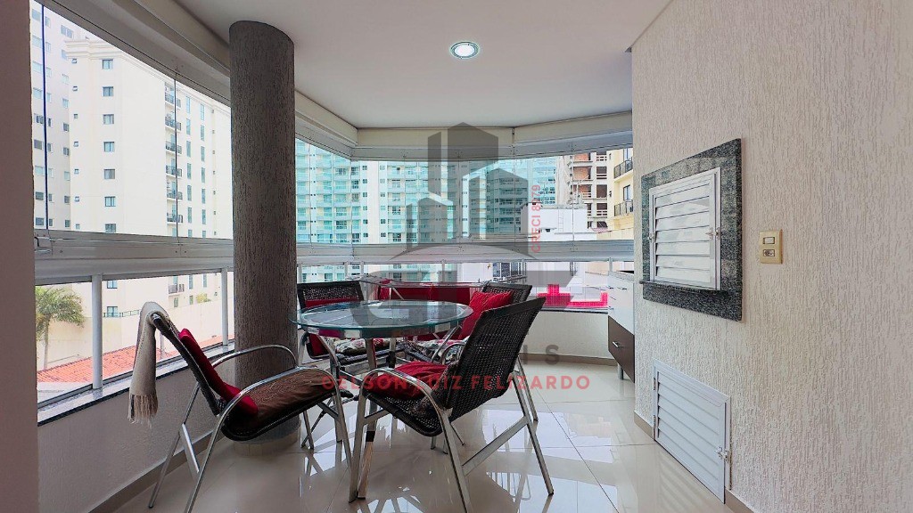 Apartamento Pronto de Alto Padrão Quadra Mar na cidade de Itapema/SC, no bairro Meia Praia, com 2 dormitórios sendo 1 Suíte e 2 Vagas de Garagem.