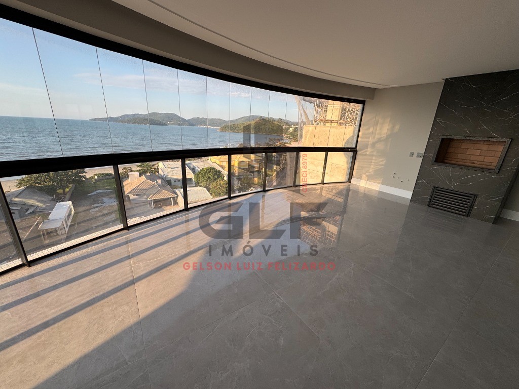 Apartamento Pronto Frente Mar em Porto Belo/SC no bairro Balneário Perequê, 4 suítes sendo 01 master e 3 Vagas de garagem. Bem localizado. Investir