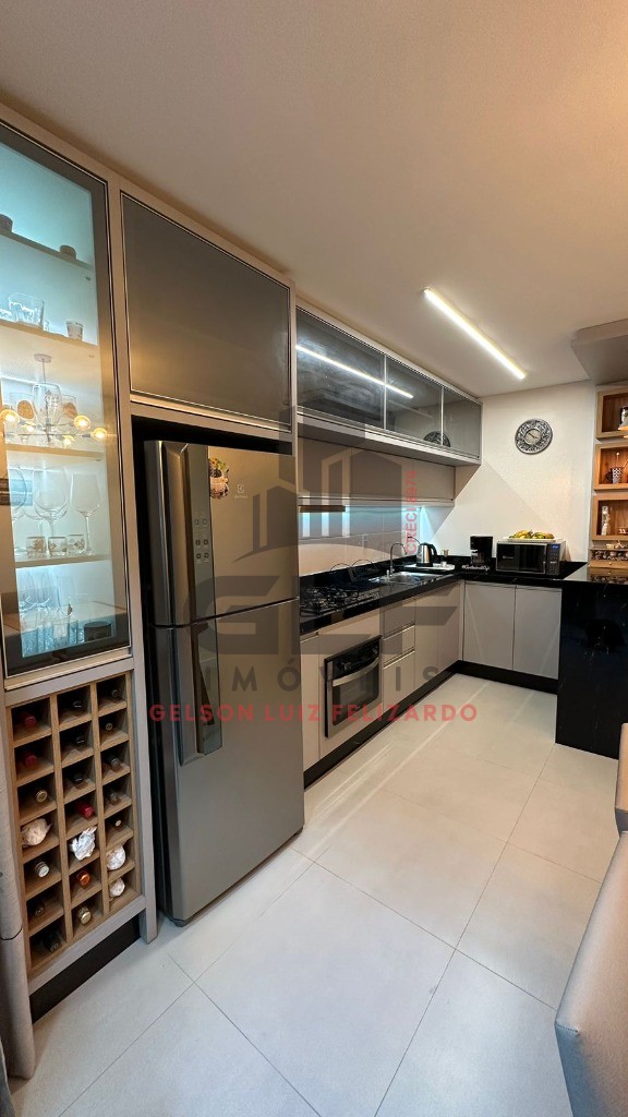 Sobrado Geminado Finamente Mobiliado em Itapema/SC no bairro Morretes, 95m² com 2 Suítes, Área gourmet com Churrasqueira e porcelanato. Ótimo Investi