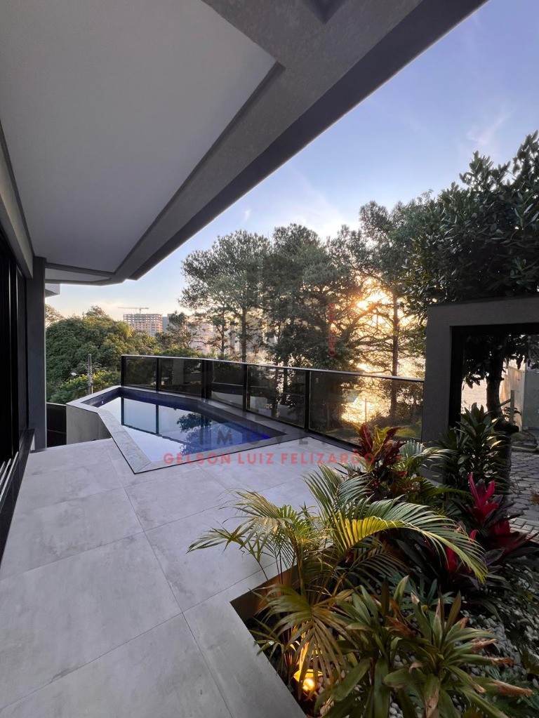 Casa de alto padrão em porto belo/sc com área privativa de 2