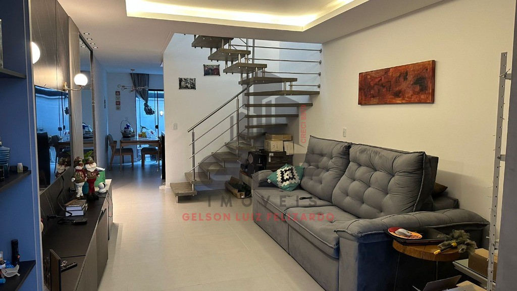 Sobrado Geminado Finamente Mobiliado em Itapema/SC no bairro Morretes, 95m² com 2 Suítes, Área gourmet com Churrasqueira e porcelanato. Ótimo Investi