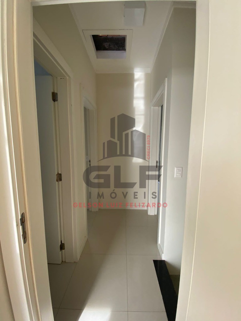 Sobrado Pronto Alto Padrão Frente Mar à venda na cidade de Porto Belo/SC, Casa com 3 dormitórios/ 1 Suíte e 2 Vagas de Garagem. Bem Localizada