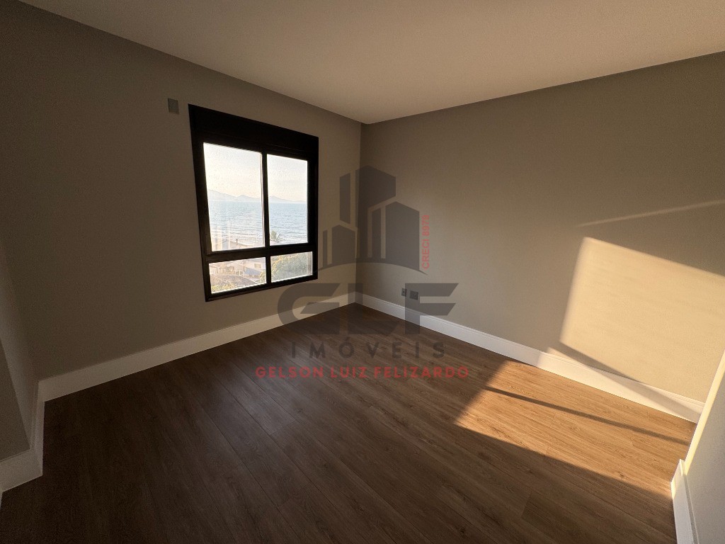 Apartamento Pronto Frente Mar em Porto Belo/SC no bairro Balneário Perequê, 4 suítes sendo 01 master e 3 Vagas de garagem. Bem localizado. Investir