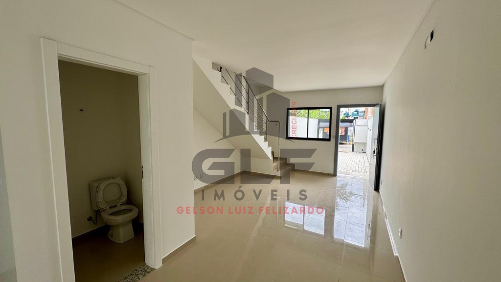 Casa Sobrado Geminado Pronto à venda na cidade de Itapema/SC no bairro Morretes, com 2 Suítes e 2 Vagas de Garagem. Bem Localizado