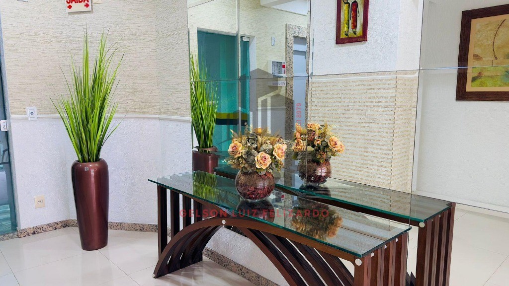 Apartamento Pronto de Alto Padrão Quadra Mar na cidade de Itapema/SC, no bairro Meia Praia, com 2 dormitórios sendo 1 Suíte e 2 Vagas de Garagem.