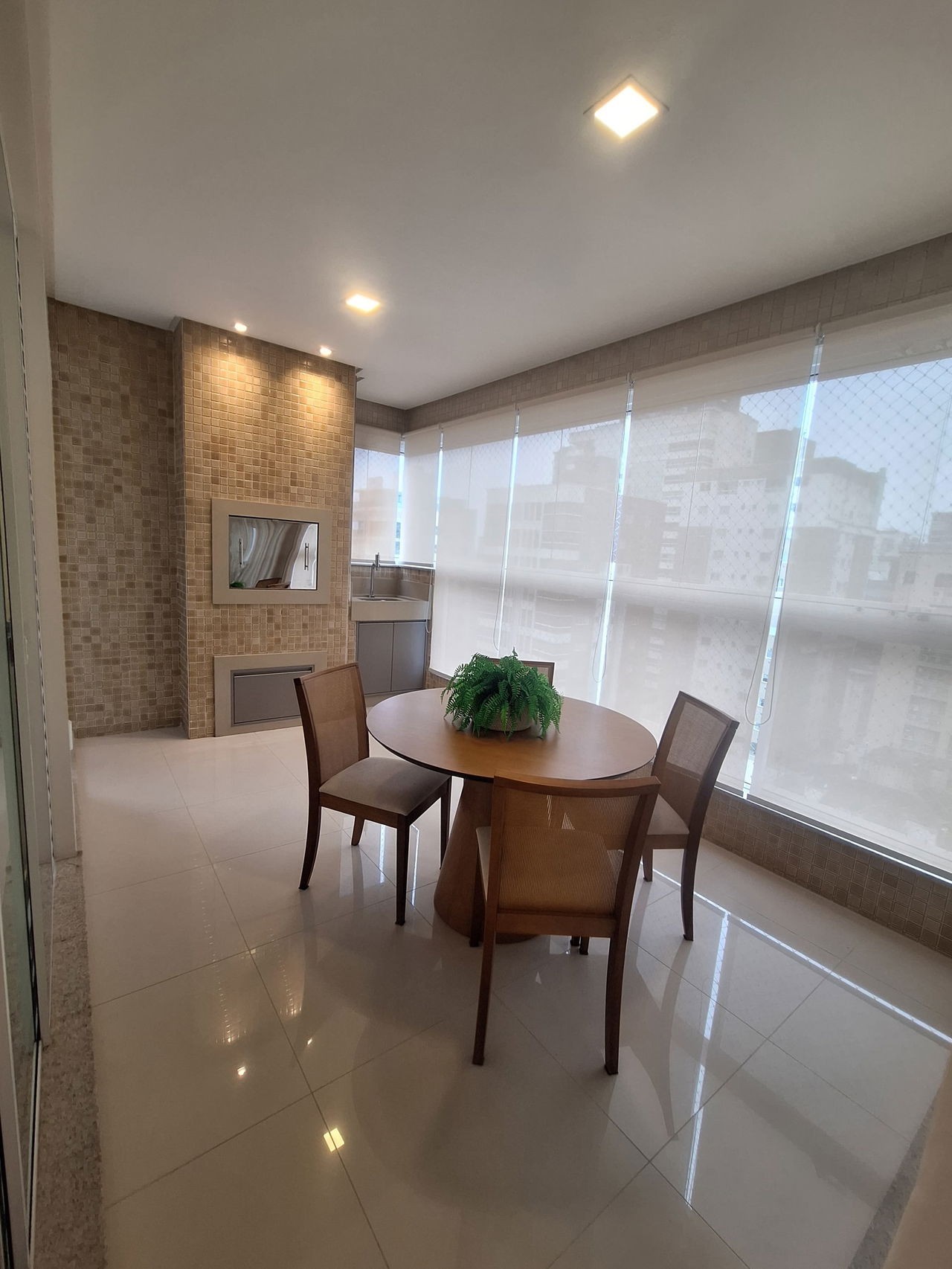 Apto Pronto Para Morar em Itapema, Meia Praia, com 120m² área privativa sendo, 3 suítes, 2 vagas de garagem, área de lazer completa