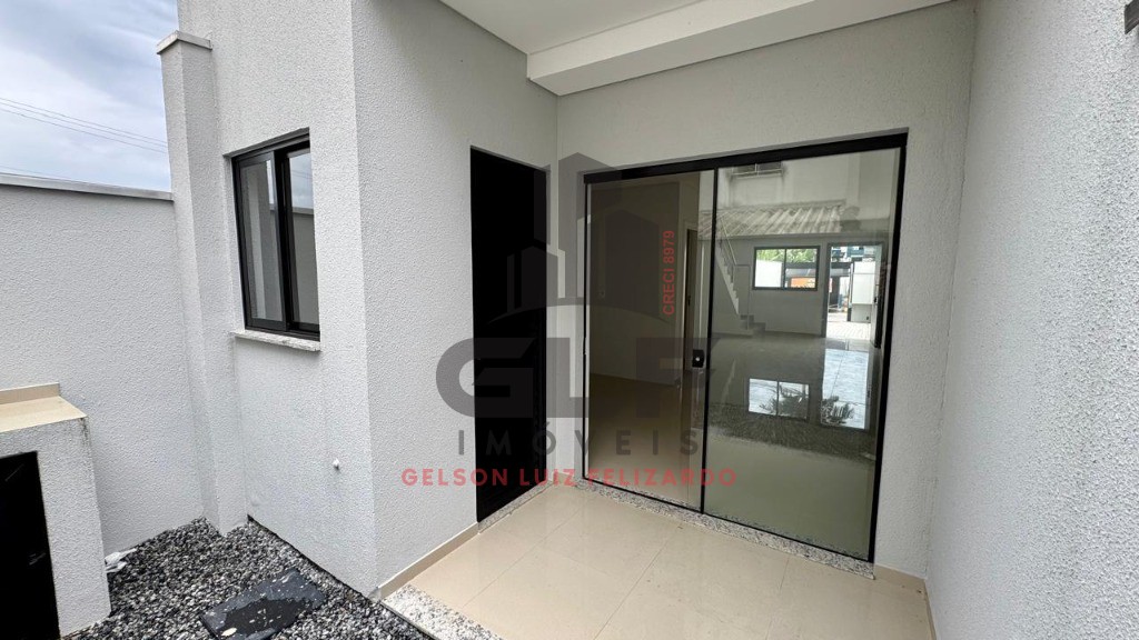 Casa Sobrado Geminado Pronto à venda na cidade de Itapema/SC no bairro Morretes, com 2 Suítes e 2 Vagas de Garagem. Bem Localizado