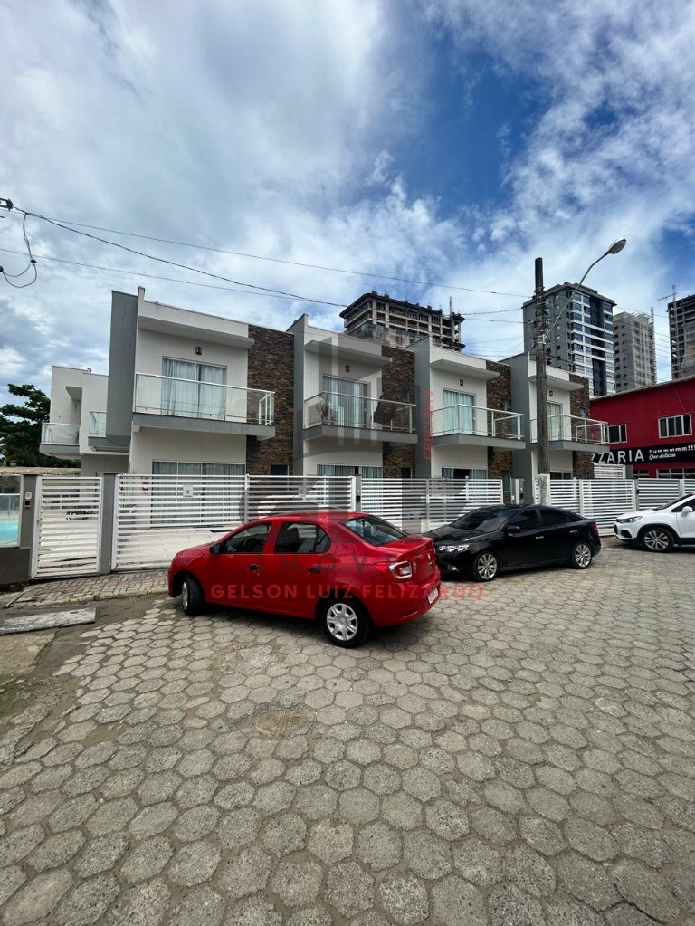 Sobrado Pronto Alto Padrão Frente Mar à venda na cidade de Porto Belo/SC, Casa com 3 dormitórios/ 1 Suíte e 2 Vagas de Garagem. Bem Localizada