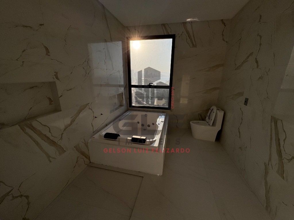 Apartamento Pronto Frente Mar em Porto Belo/SC no bairro Balneário Perequê, 4 suítes sendo 01 master e 3 Vagas de garagem. Bem localizado. Investir