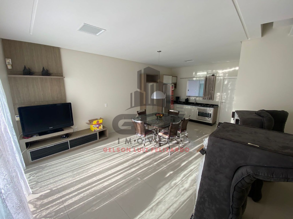 Sobrado Pronto Alto Padrão Frente Mar à venda na cidade de Porto Belo/SC, Casa com 3 dormitórios/ 1 Suíte e 2 Vagas de Garagem. Bem Localizada