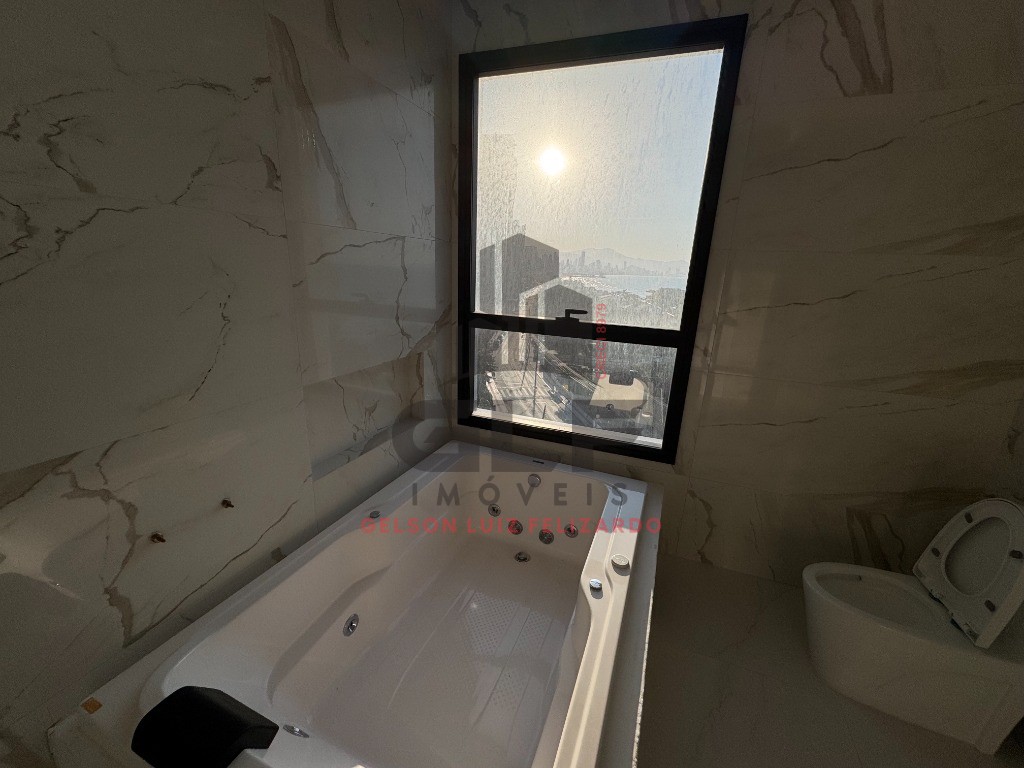 Apartamento Pronto Frente Mar em Porto Belo/SC no bairro Balneário Perequê, 4 suítes sendo 01 master e 3 Vagas de garagem. Bem localizado. Investir
