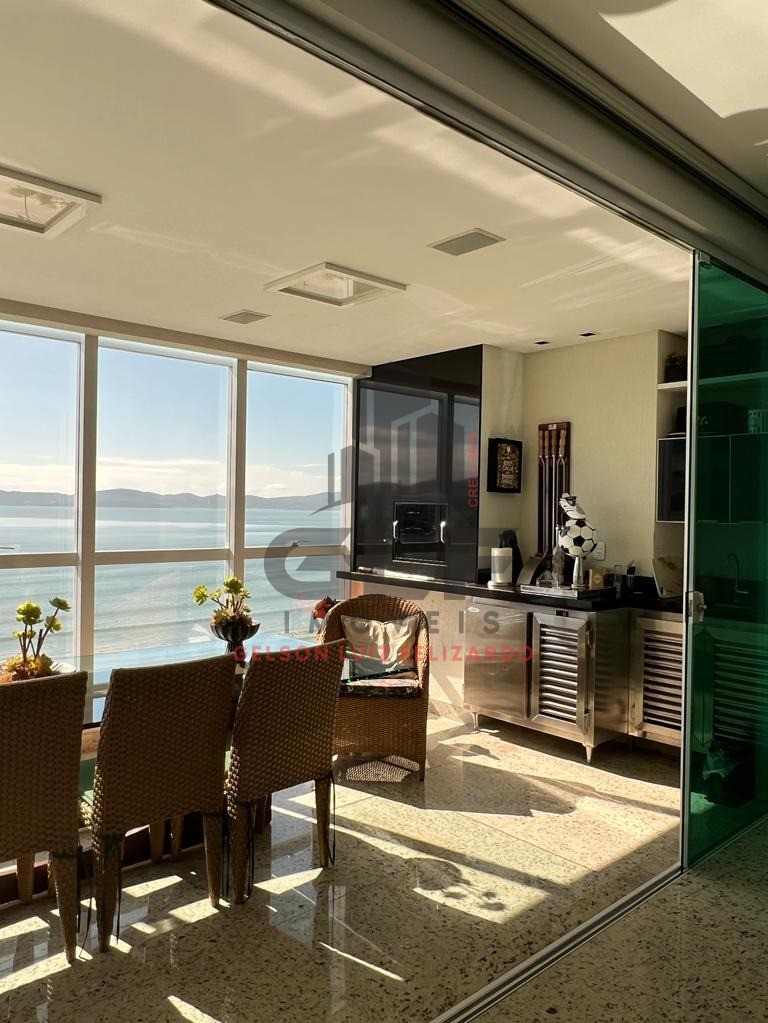 Apartamento Pronto de Alto Padrão na cidade de Itapema/SC no bairro Centro com 4Suítes e 2Vagas de Garagem. Localização Privilegiada em Frente ao Mar!