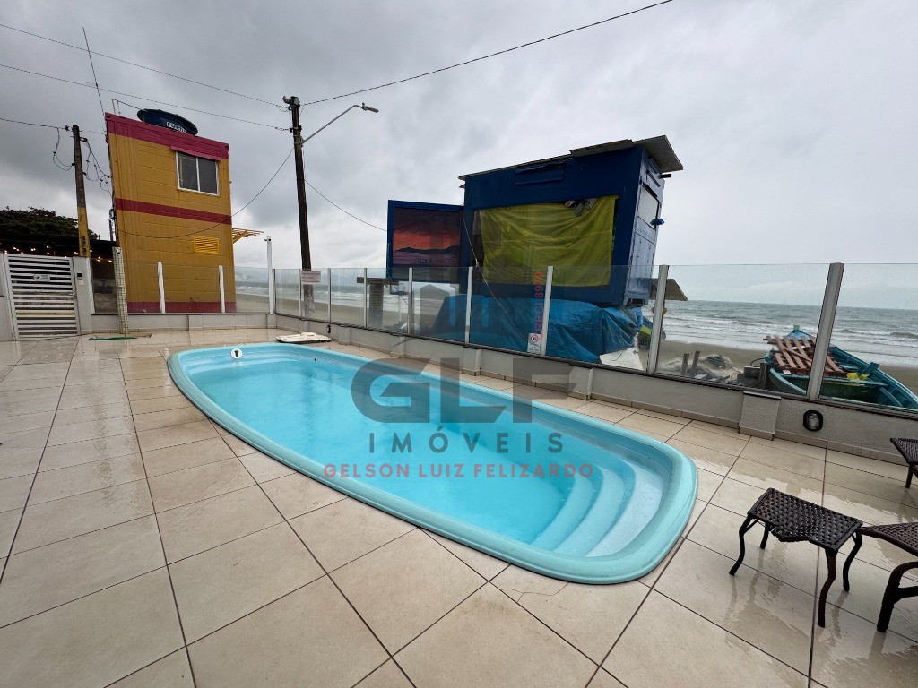 Sobrado Pronto Alto Padrão Frente Mar à venda na cidade de Porto Belo/SC, Casa com 3 dormitórios/ 1 Suíte e 2 Vagas de Garagem. Bem Localizada