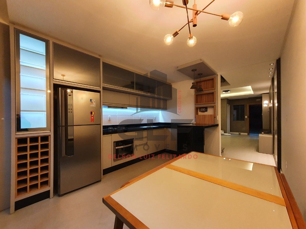 Sobrado Geminado Finamente Mobiliado em Itapema/SC no bairro Morretes, 95m² com 2 Suítes, Área gourmet com Churrasqueira e porcelanato. Ótimo Investi
