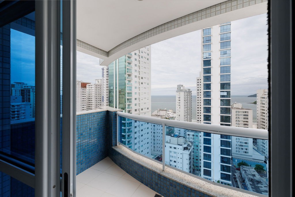 Apto Pronto em Balneário Camboriú, com 252,36m² área privativa sendo, 2 suítes, 2 vagas de garagem