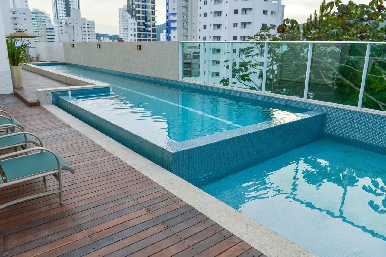 Apto Pronto em Balneário Camboriú, com 133,94m² área privativa, sendo 4 suítes 3 vagas de garagem, área de lazer completa
