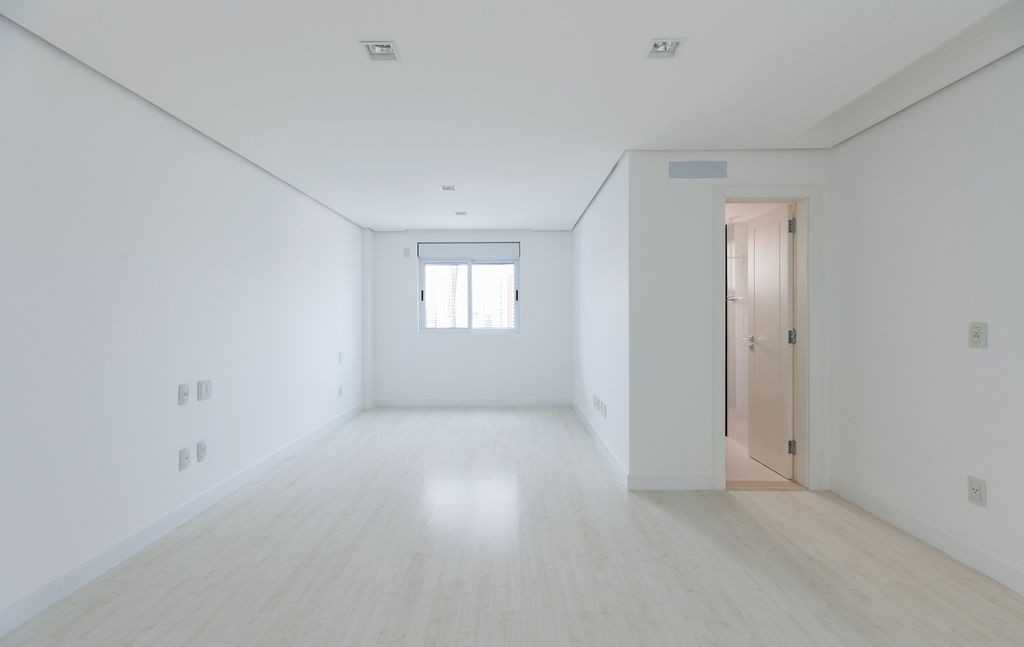 Apto Pronto em Balneário Camboriú, com 252,36m² área privativa sendo, 2 suítes, 2 vagas de garagem