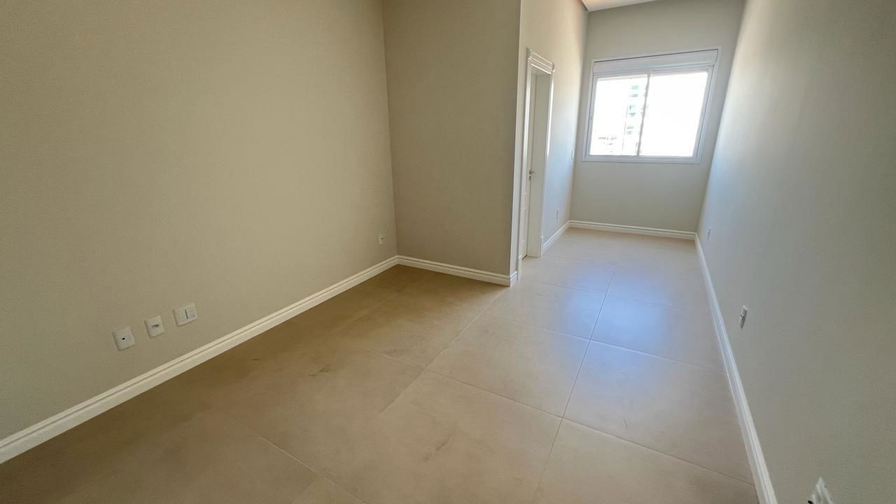 Apto Pronto em Itapema/SC bairro Meia Praia, com 190m² área privativa sendo, 4 suítes, 3 vagas de garagem, área de lazer completa