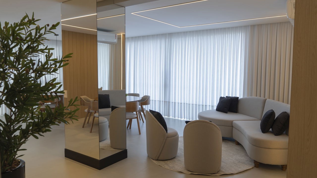 Apto Pronto em Itapema/SC bairro Meia Praia, com 116,58m² área privativa, sendo 3 suítes, 3 vagas de garagem, área de lazer completa