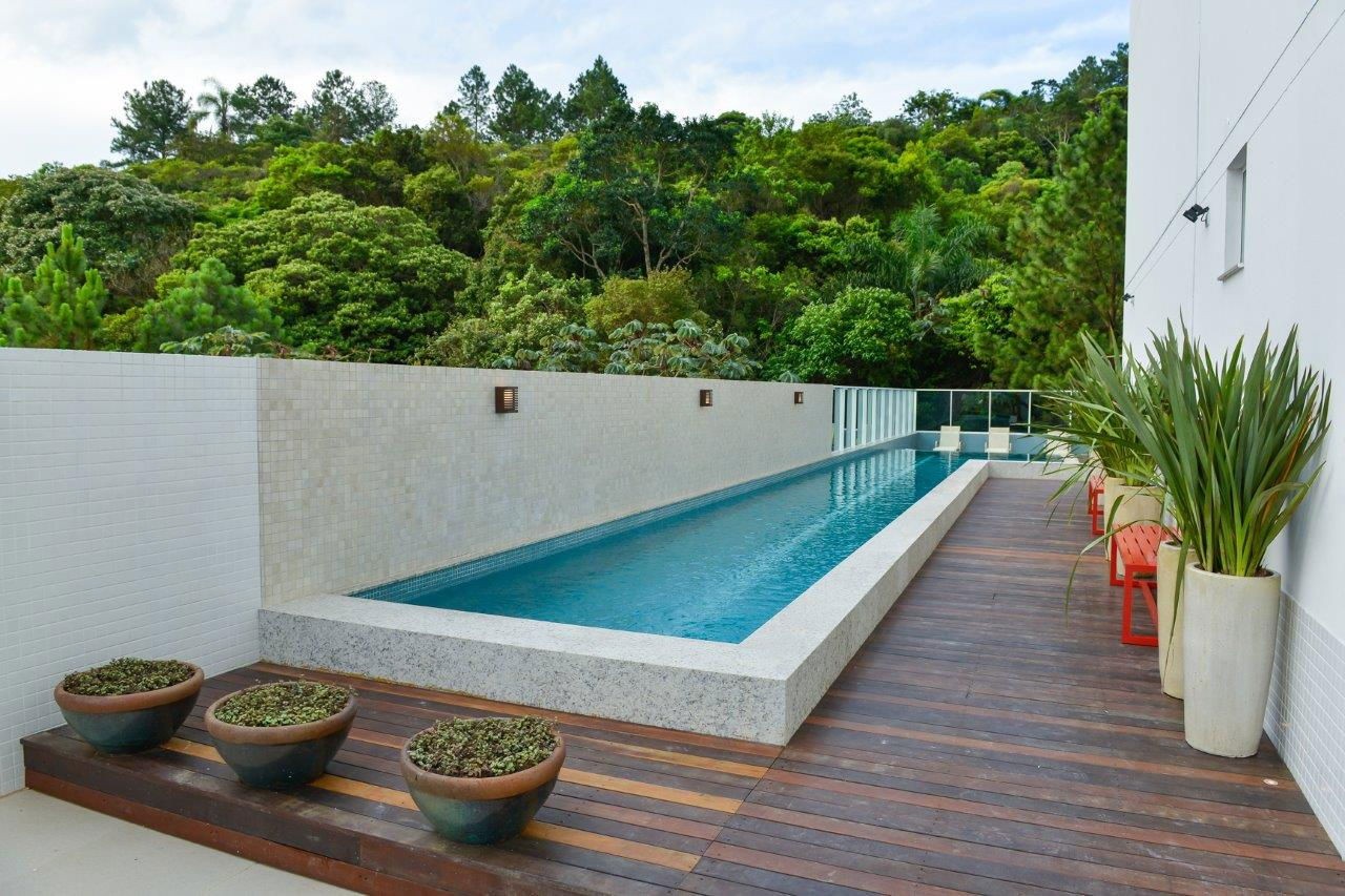 Apto Pronto em Balneário Camboriú, com 133,94m² área privativa, sendo 4 suítes 3 vagas de garagem, área de lazer completa