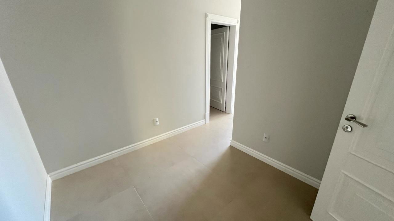 Apto Pronto em Itapema/SC bairro Meia Praia, com 190m² área privativa sendo, 4 suítes, 3 vagas de garagem, área de lazer completa