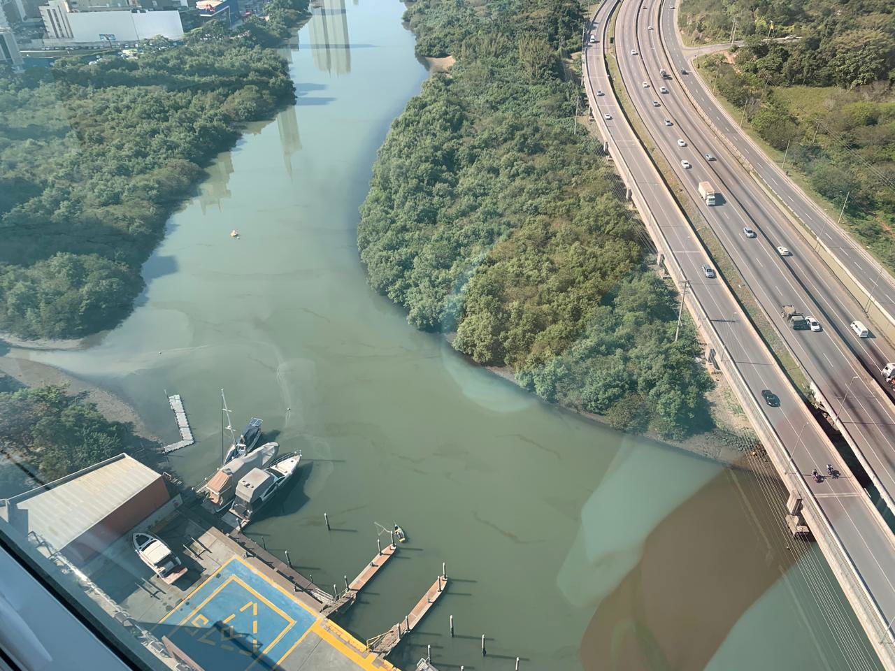 Apto Pronto para morar em Balneário Camboriú, com 182m²área privativa sendo 3 suítes, 3 vagas de garagem, área de lazer completa