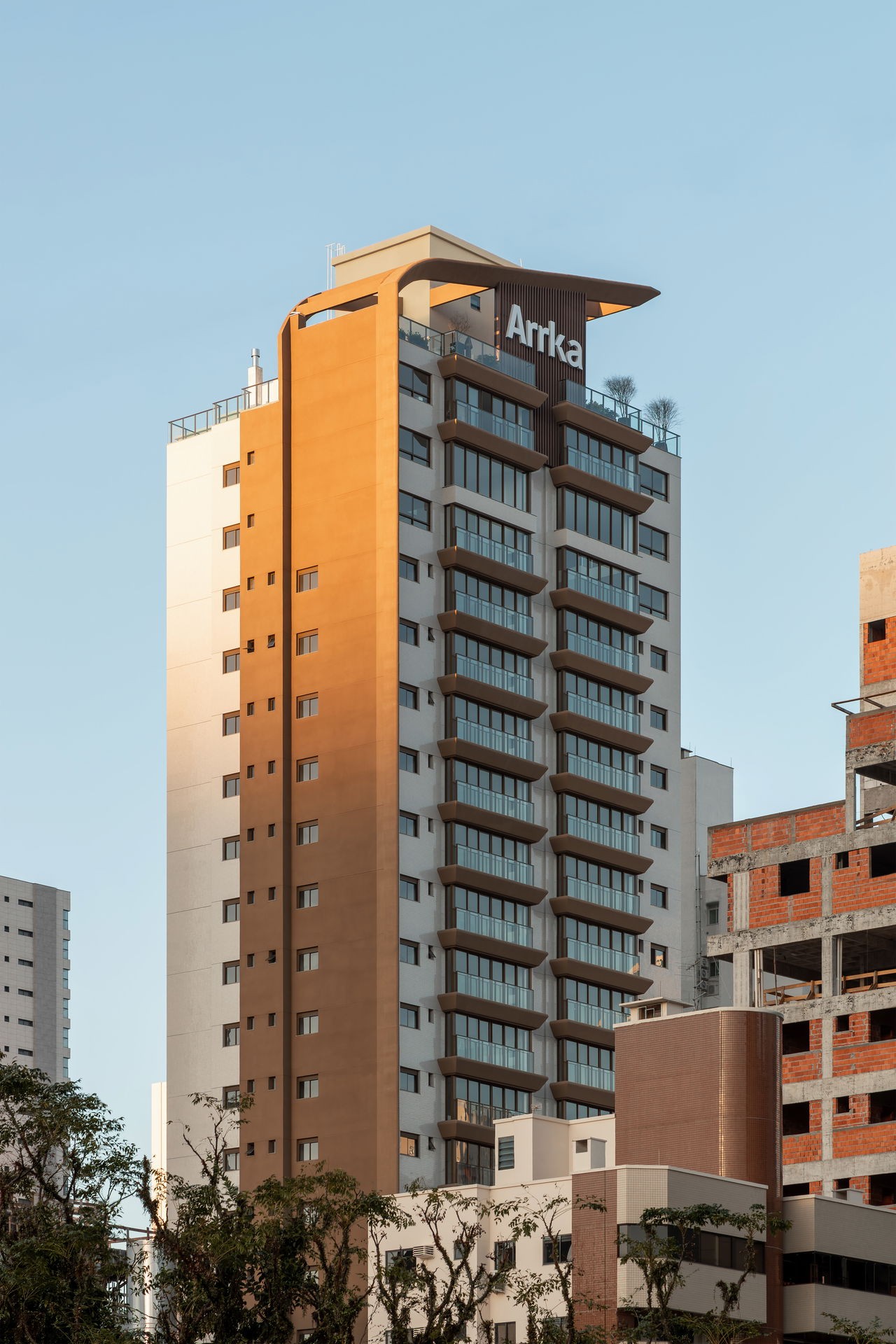 Apto Pronto Para morar em Balneário Camboriú, com 138,07m² área privativa sendo, 4 suítes, 3 vagas de garagem, área de lazer completa
