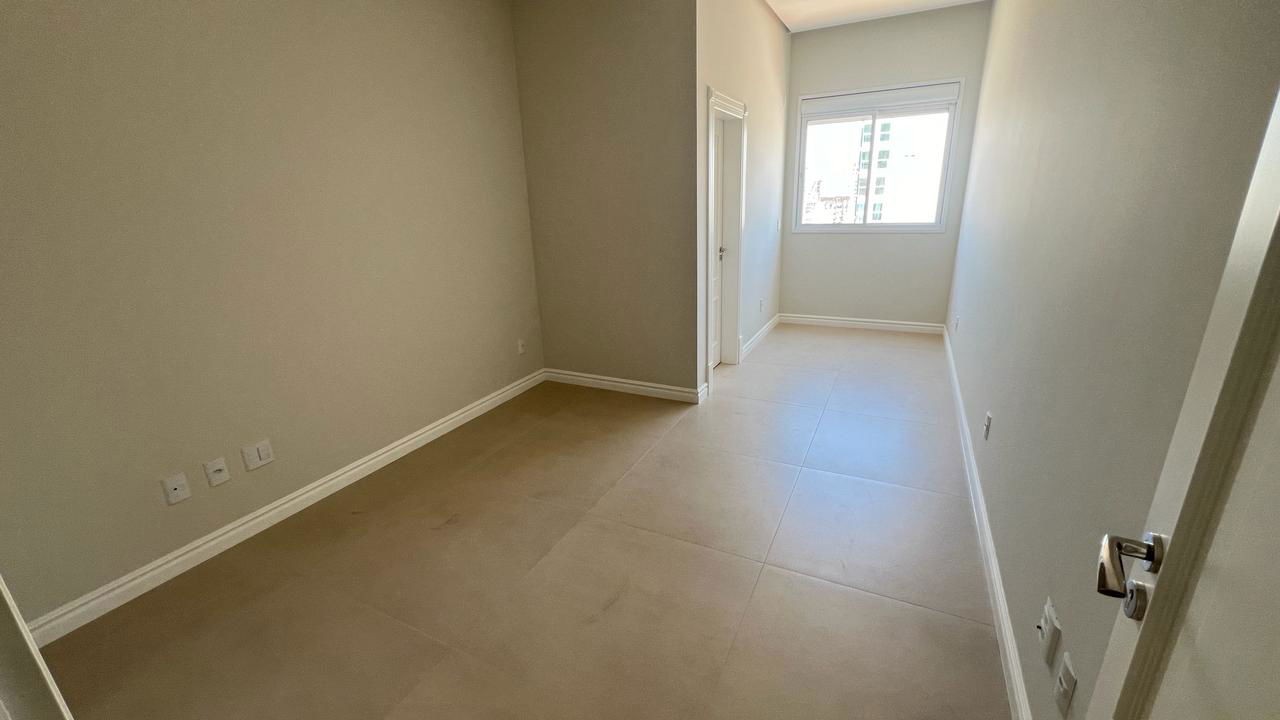 Apto Pronto em Itapema/SC bairro Meia Praia, com 190m² área privativa sendo, 4 suítes, 3 vagas de garagem, área de lazer completa