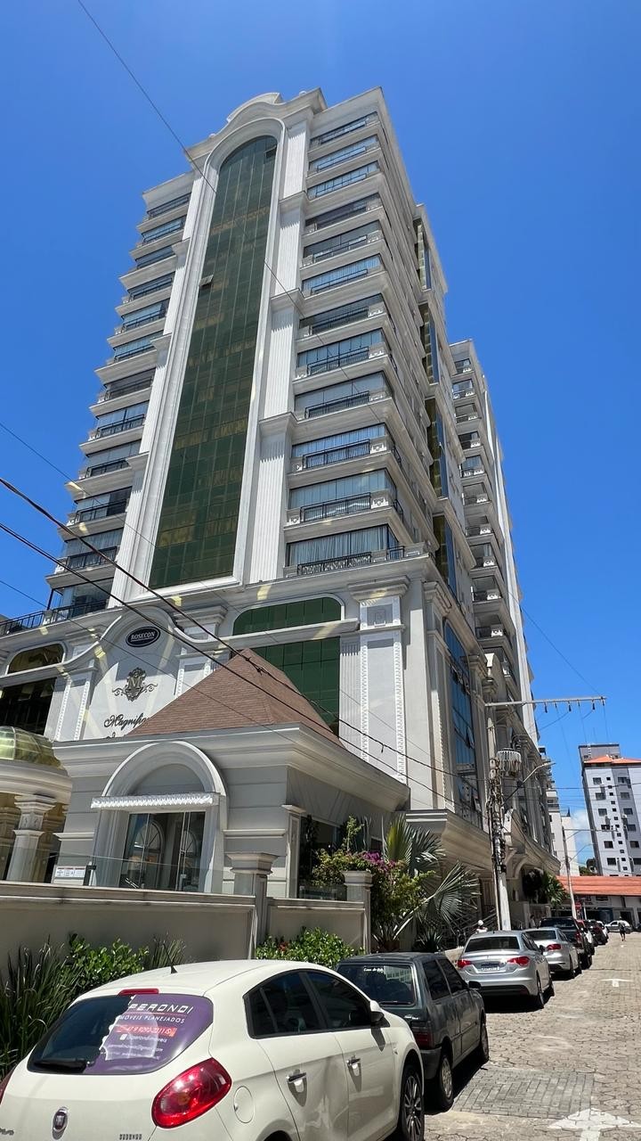 Apto Pronto em Itapema/SC bairro Meia Praia, com 190m² área privativa sendo, 4 suítes, 3 vagas de garagem, área de lazer completa