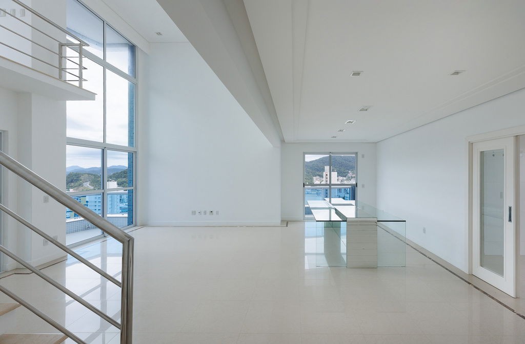 Apto Pronto em Balneário Camboriú, com 252,36m² área privativa sendo, 2 suítes, 2 vagas de garagem