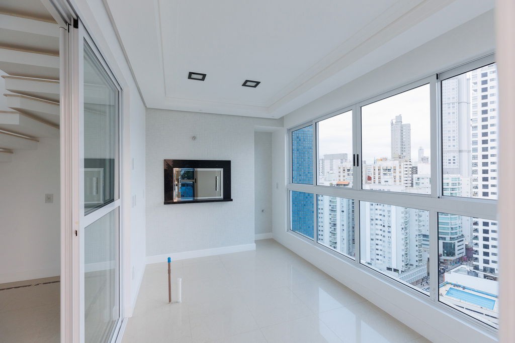 Apto Pronto em Balneário Camboriú, com 252,36m² área privativa sendo, 2 suítes, 2 vagas de garagem