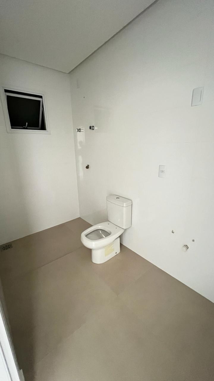 Apto Pronto em Itapema/SC bairro Meia Praia, com 190m² área privativa sendo, 4 suítes, 3 vagas de garagem, área de lazer completa